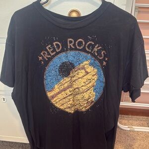 Red Rocks - Pebby Forevee - Side Slit Tee - Black - Large